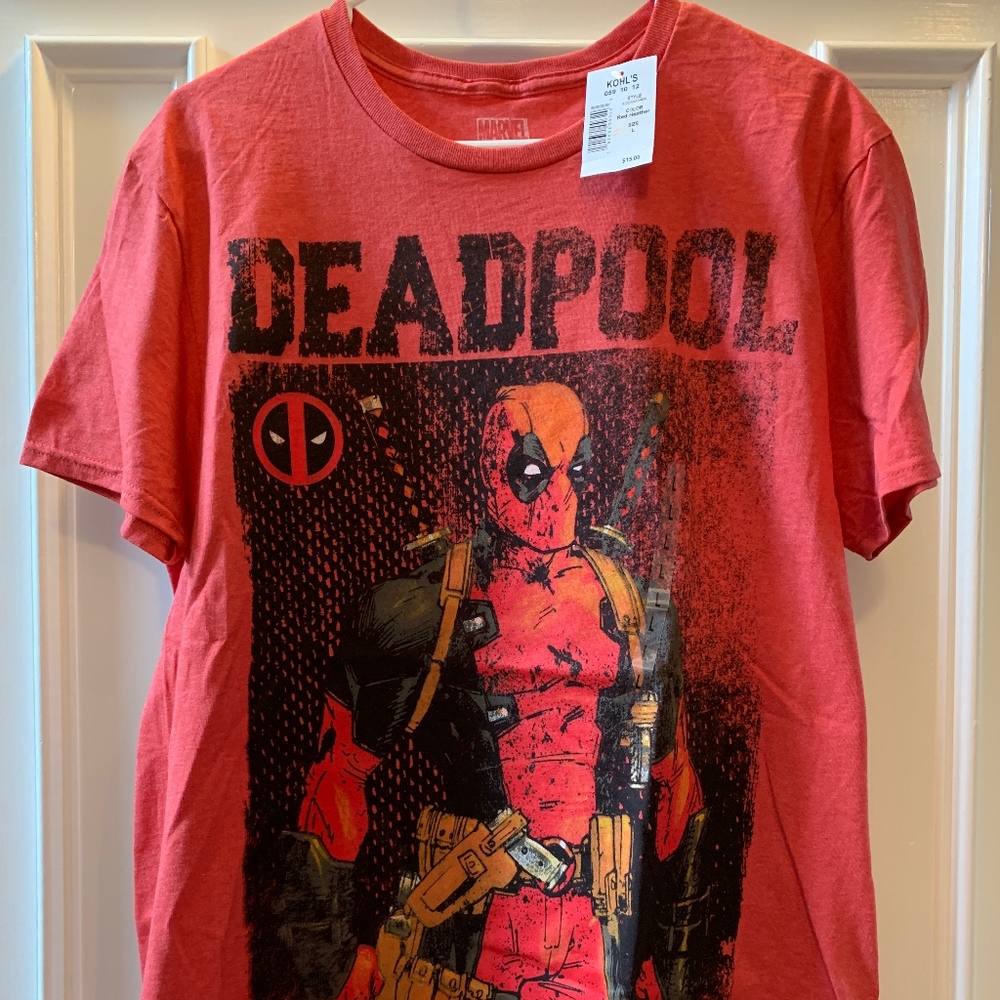 Graphic Tee Deadpool T-Shirt Marvel Red L NWT
